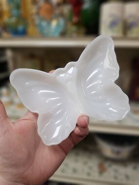 Vintage 70s Avon White Glass Butterfly Dish Ring Catch-all Trinket Cottagecore